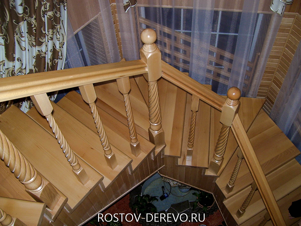 Лестница из бука. г. Ейск ВИНТОВАЯ ЛЕСТНИЦА ИЗ БУКА ФОТО